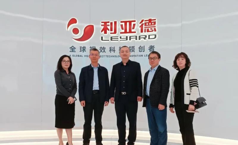 一博科技董事长汤昌茂一行赴bevictor伟德官网南方总部旅行考察